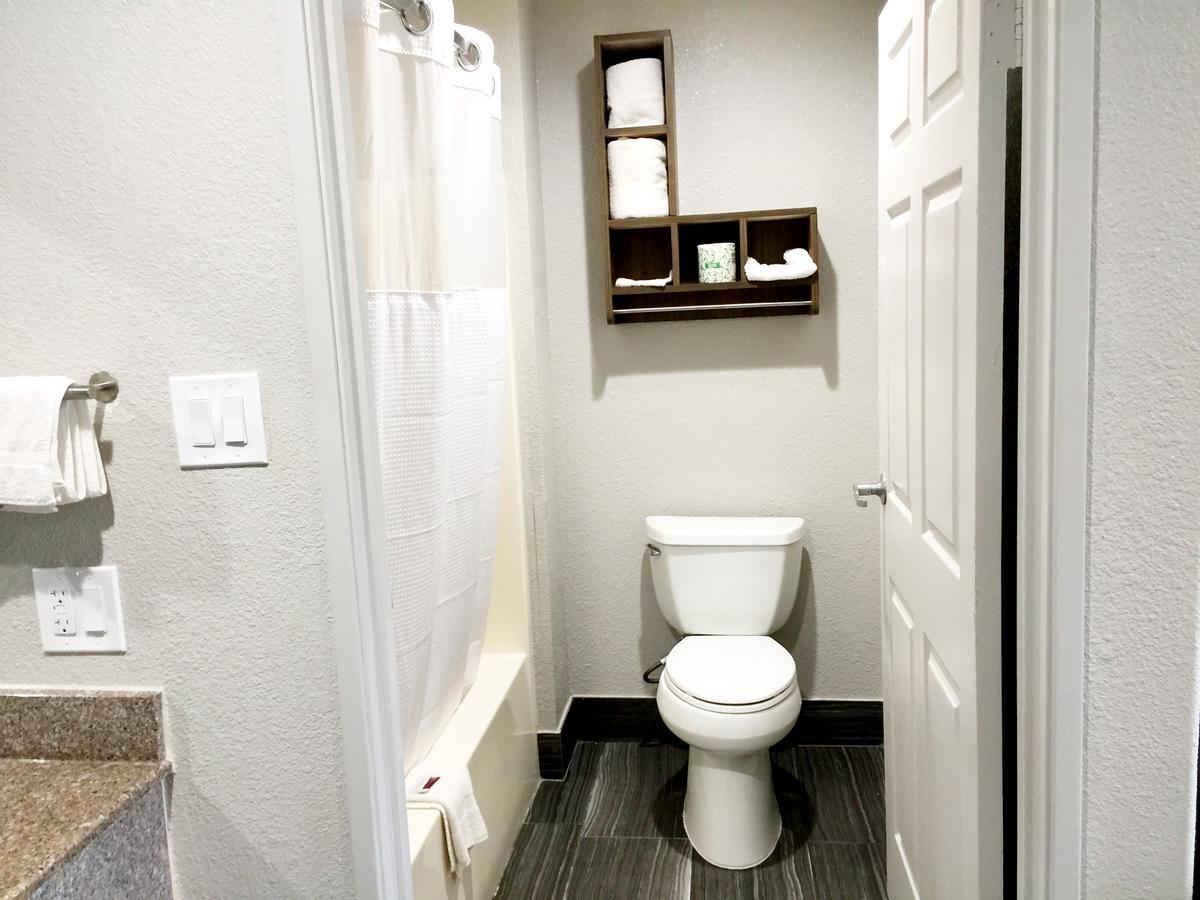 Americas Best Value Inn & Suites Mont Belvieu Houston Eldon Exterior foto